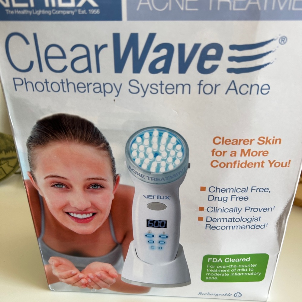 New in box, Verilux ClearWave Phototherapy System for Acne - White